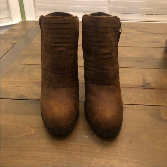 Sugar “Tempe” Brown Wedge Boots - Picture 3 of 10